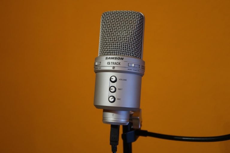 How To Start A Podcast Successfully And Easily [GUIDE]