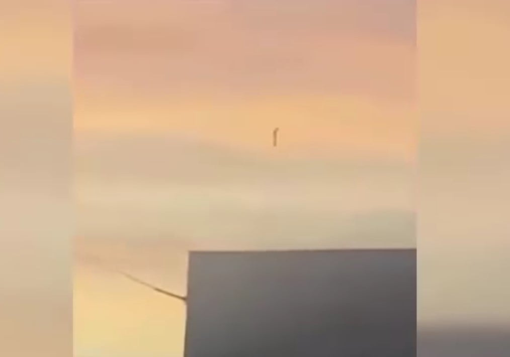 Vertical UFO Seen In Baja