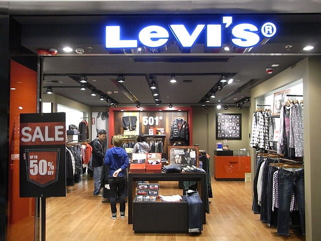 Hidden Camera Found In Levi's Trial Room In Pakistan