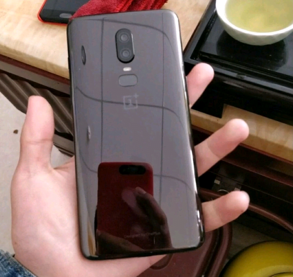 OnePlus 6 iPhone X Notch