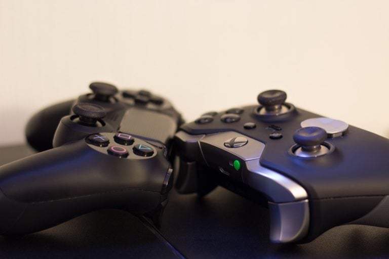 Here’s Why Xbox And PlayStation Players Can’t Play Together