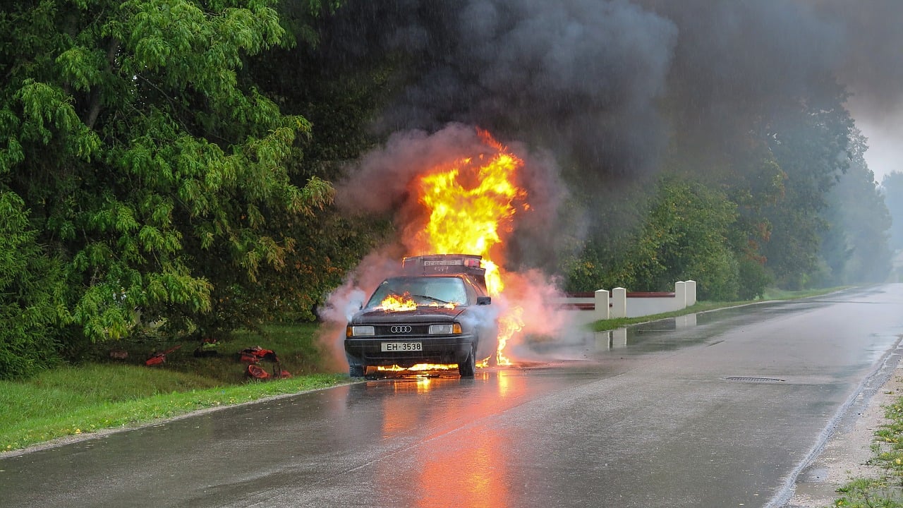 Samsung phone caught fire Destroyed Car