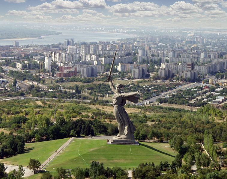 Volgograd_and_the_Motherland_statue