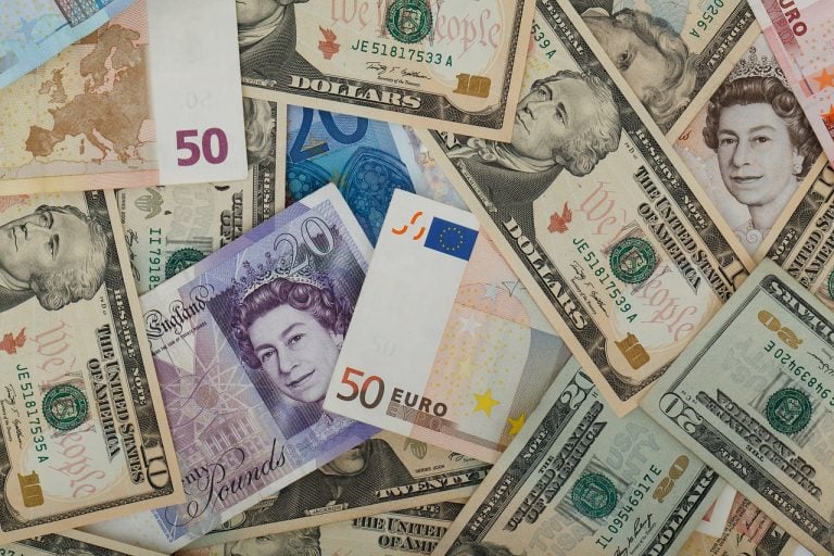 8 Top Tips To Look Out For When Buying Foreign Currency Online