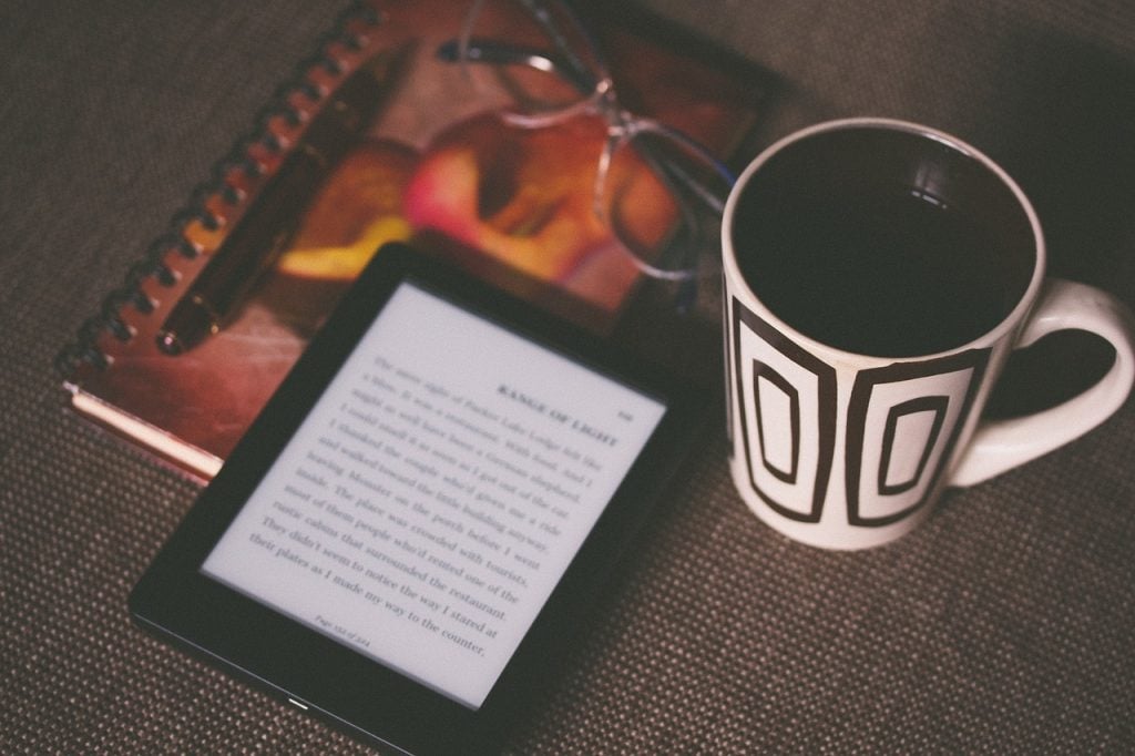 Kindle Paperwhite vs 2019 Kindle Oasis Comparison