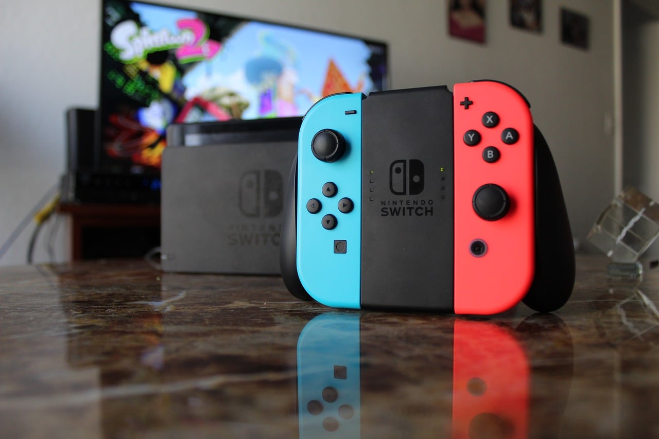 Xbox Scarlett vs Nintendo Switch Comparison