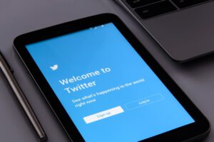 Ten investing Twitter accounts