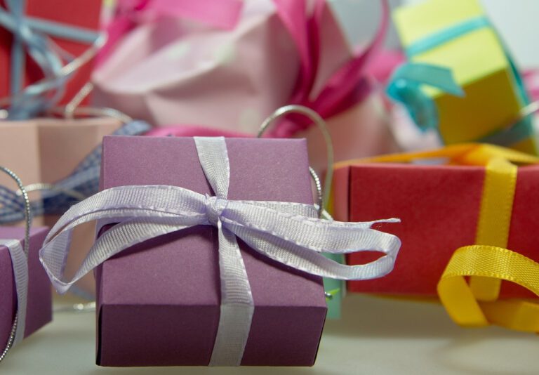 How to Slash the Cost of Gift Shopping